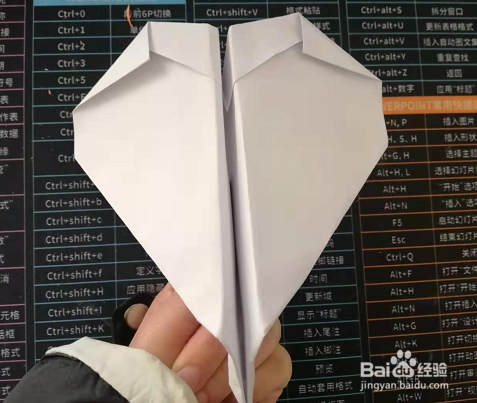 能飞回来的纸飞机的折法