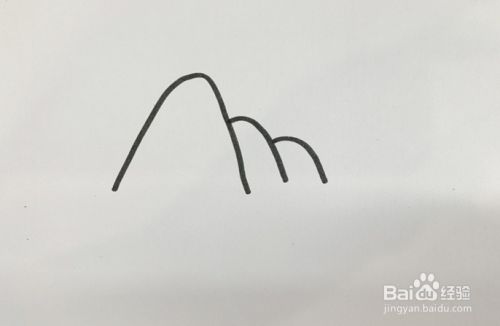 首先在纸上画出连绵的三重大山.