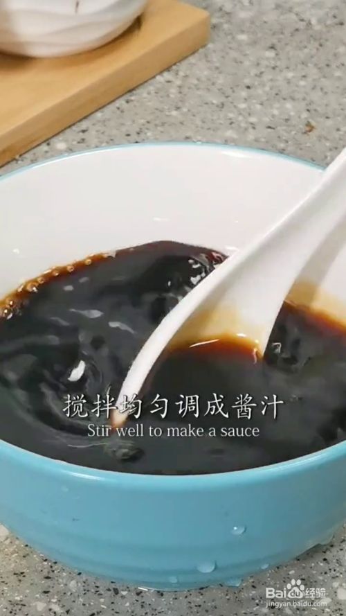 生抽,蚝油,老抽和蜂蜜,再加入半碗清水,拌均匀调成照烧酱汁备用