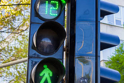 自行车,摩托车,电动车,机动车等等车类左右转都可以,但是注意红绿灯的