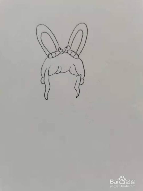 第一步,我们画小舞的头发和兔耳朵.