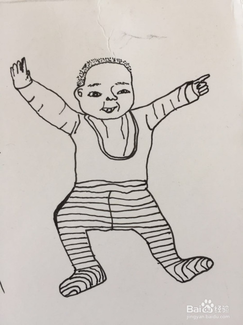 用笔画出孩子的裤子和袜子,黑色碳素笔加粗裤子上的轮廓线条.