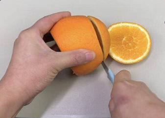 如何切橙子不往外流汁?
