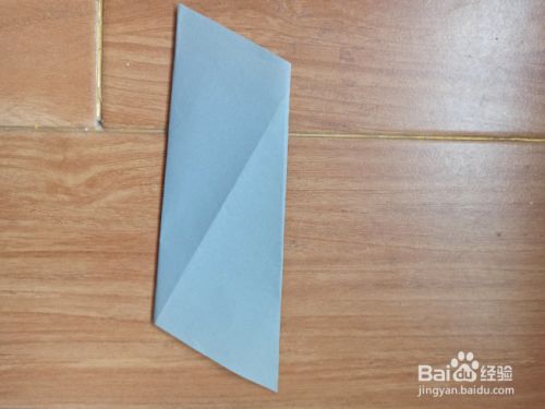 把折好的纸翻过来就是一个平行四边形.