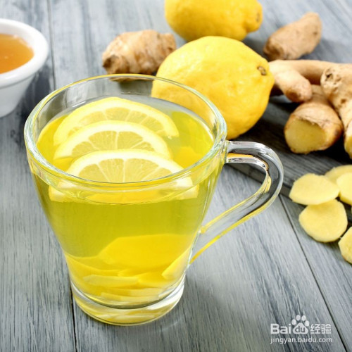 饮品食材 新鲜柠檬 1个 蜂蜜 一勺 方法/步骤 1 柠檬切薄片,温水侵泡2