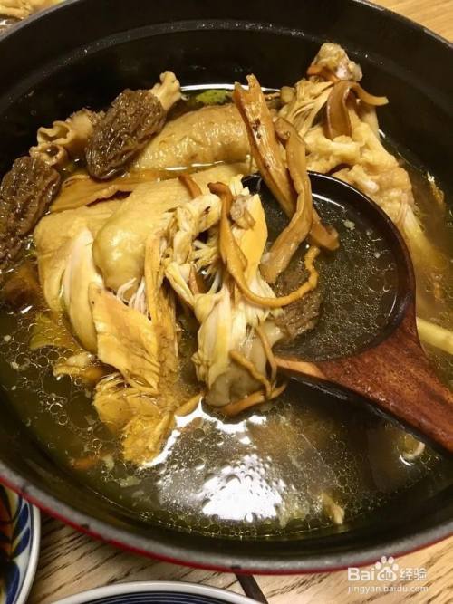 羊肚菌炖鸡汤的做法