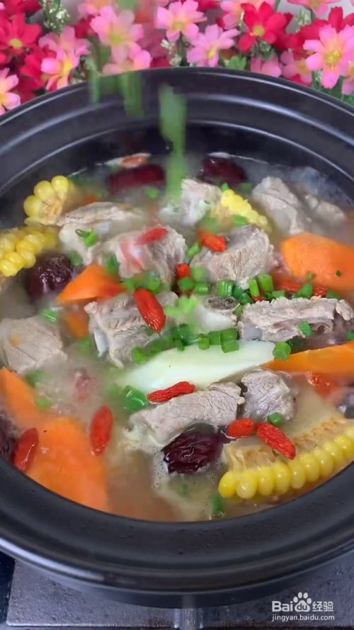 如何用砂锅炖煮玉米排骨汤?