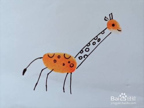 如何用手指印画一只长颈鹿(1)