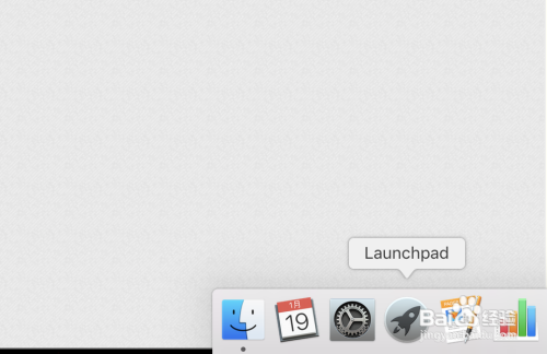 首先点击dock栏上的小火箭图标或者按f4进入lanuchpad