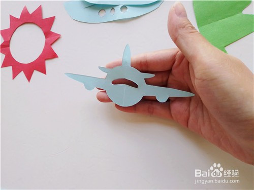 儿童趣味剪纸—如何用彩纸剪出乐迪飞机?