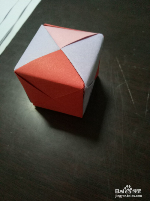 > 手工艺 给大家分享一下,如何折一个正方体 工具/原料 卡纸 方法