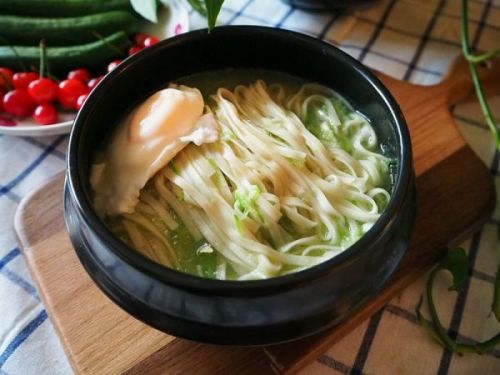 清汤萝卜丝鸡蛋面