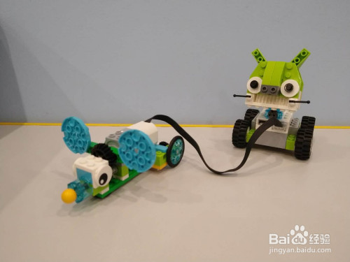 如何使用wedo2.0套装搭建猫和老鼠?