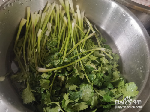 柠檬味香菜猪肉馅料的调制