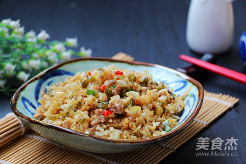 酸豆角炒饭的做法