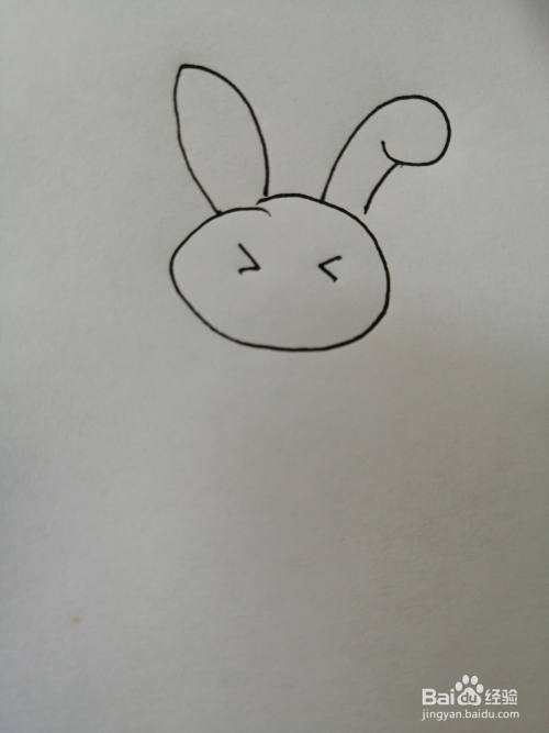第三步,然后在可爱的小兔子的头部里面画出两只大眼睛和可爱的小