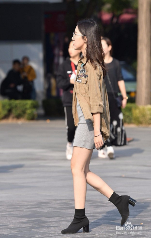 针织短靴怎么搭配衣服