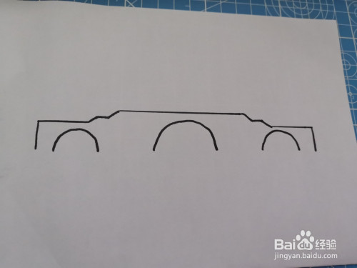 准备一张纸和笔,先画出九眼桥的桥梁轮廓.