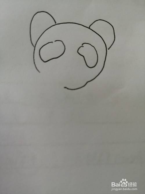 第二步,接着在可爱的小熊的头部里面画出两只黑色的大眼睛,小熊的