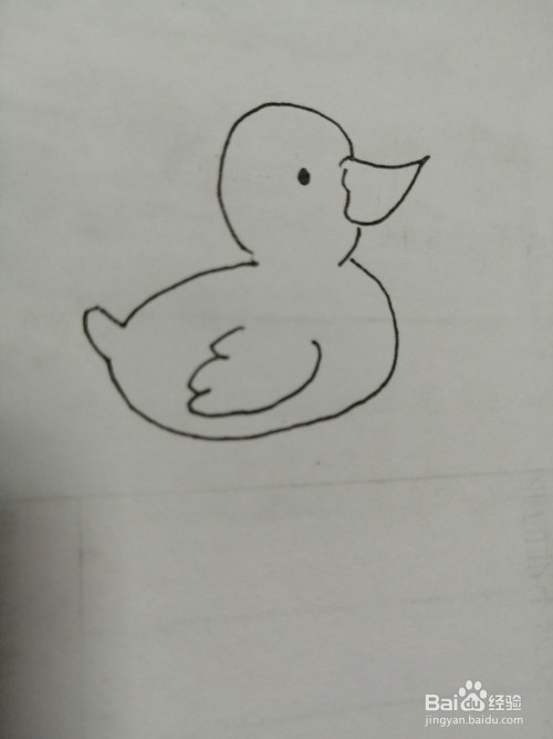 第五步,接着继续画出简笔画可爱的小鸭子的一个小翅膀.