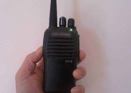 对讲机UHF频段和VHF频段的区别（对讲机vhf和uhf的频率范围）
