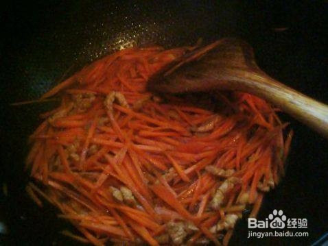 胡萝卜丝炒肉的做法