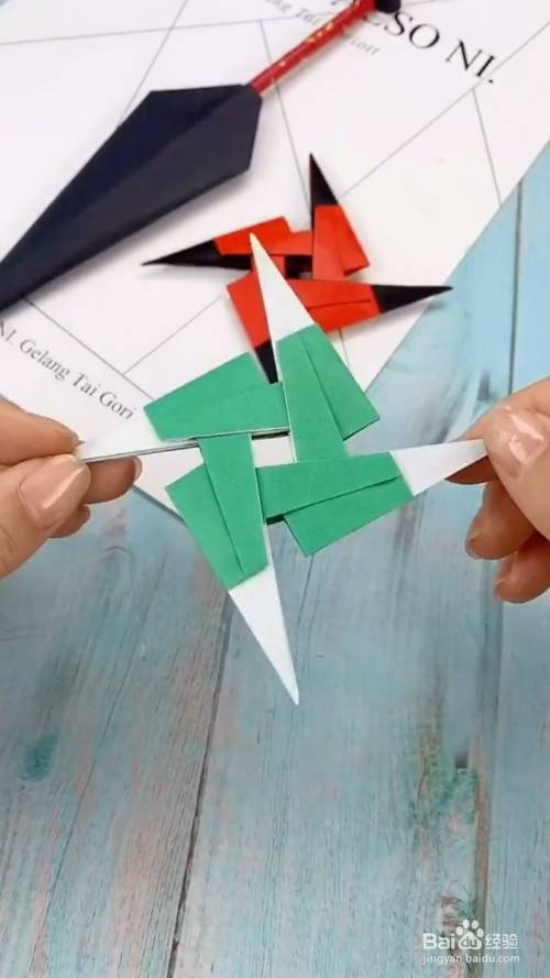 如何利用卡纸制作小飞镖