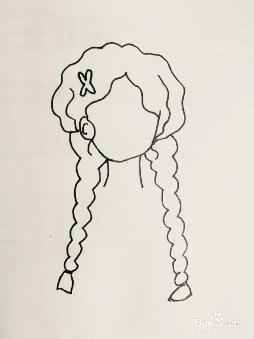 手工/爱好 > 书画/音乐  1 首先,在白纸上用笔画出女孩的头部轮廓.
