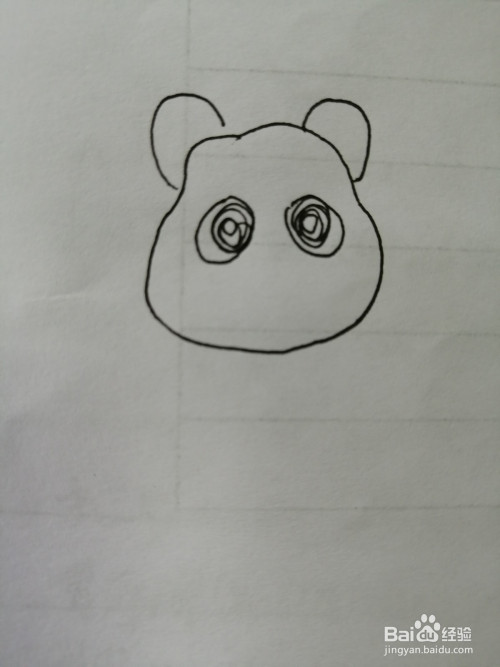 第三步,然后把简笔画可爱的小熊猫的两只黑色的大眼睛和鼻子嘴巴画