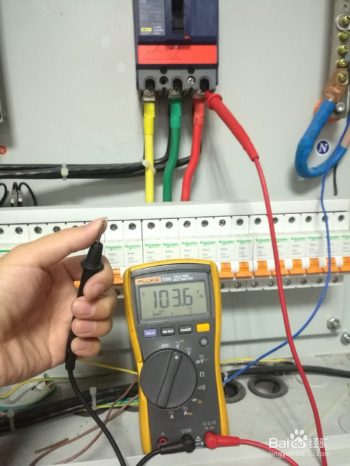 数字万用表测量电压的方法