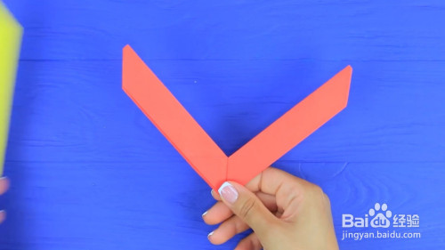 如何用纸折一个回旋镖?