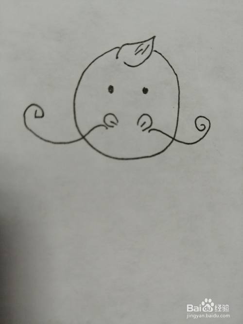 第三步,接着继续画出简笔画可爱的龙宝宝的鼻子嘴巴和两边的胡须.