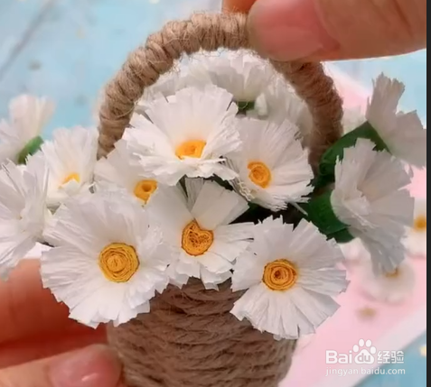 如何用卫生纸做成好看的小雏菊?