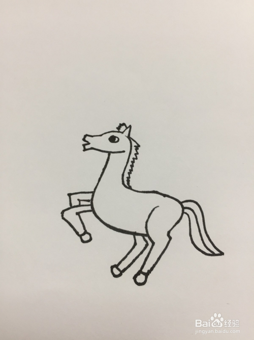 接着画前蹄,如图,跳起来的时候,前蹄勾着 6 然后画后脚 7 最后画上马