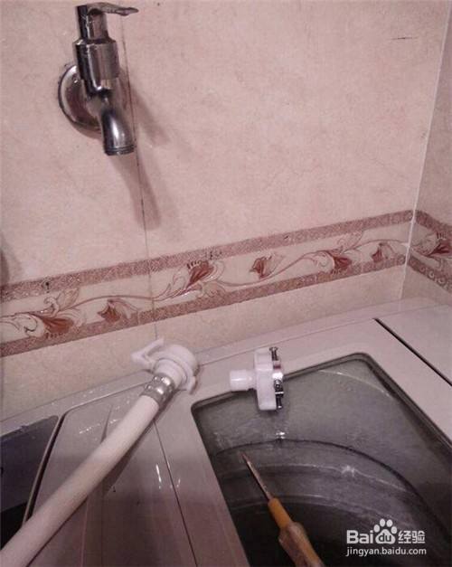 洗衣机接水管与水龙头接口安装