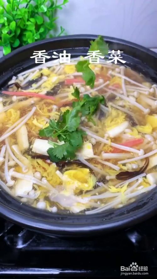 如何制作好喝的金针菇木耳火腿豆腐汤?