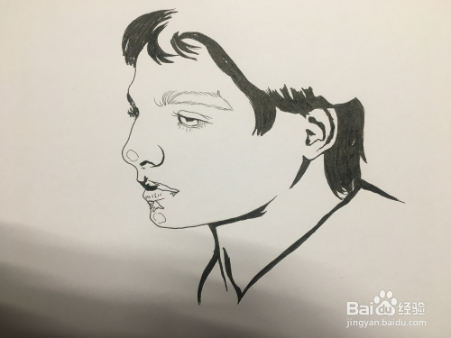 使用铅笔画男子的刘海,耳朵,侧脸轮廓