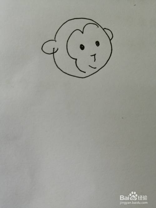 第三步,然后继续画出可爱的小猴子鼻子和弧形的小嘴巴,画法比较简单