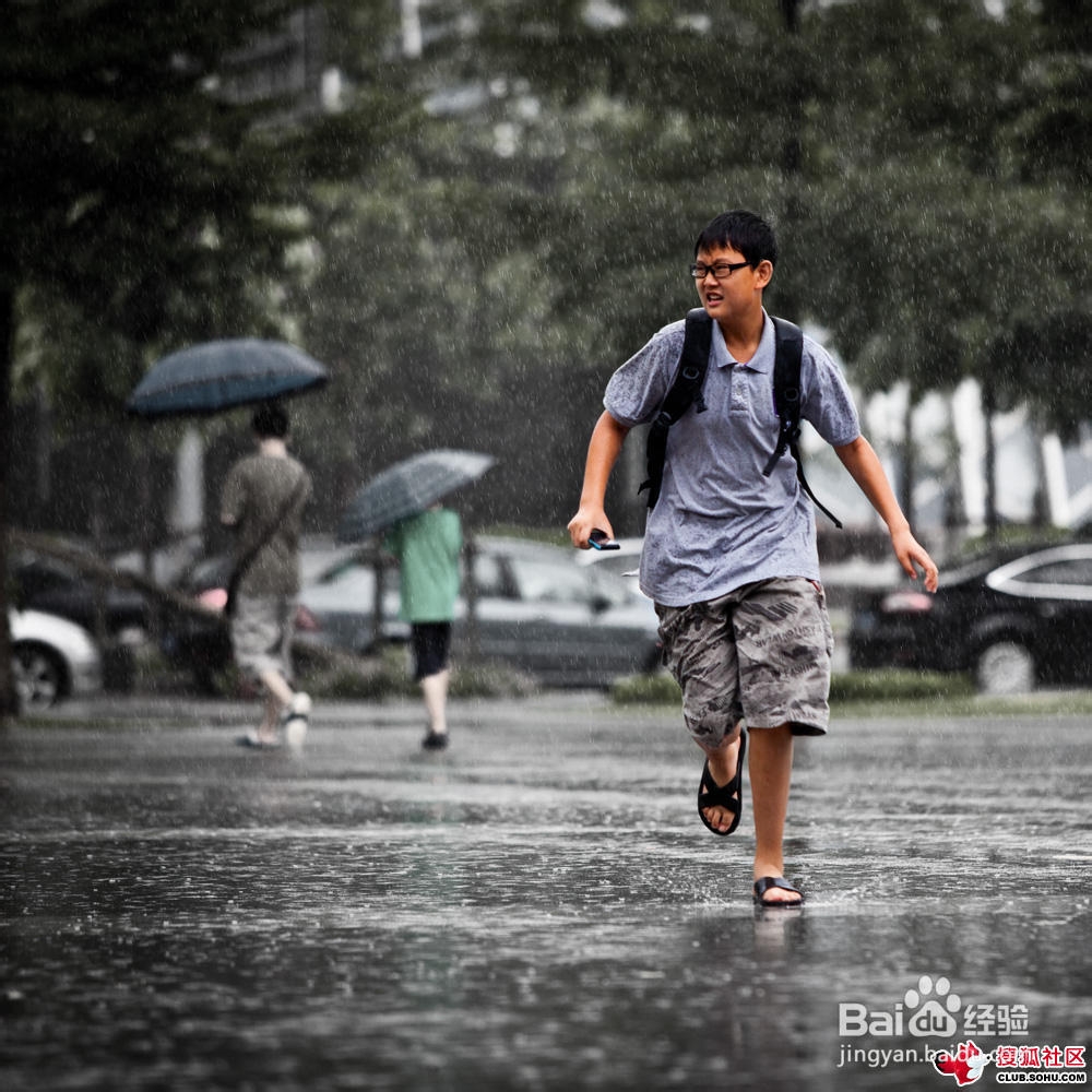 注意事项3: 因雨天路滑,容易摔倒,出门宜慢行,切忌快速奔跑.