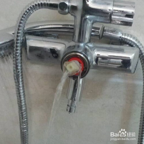 花洒开关漏水如何维修