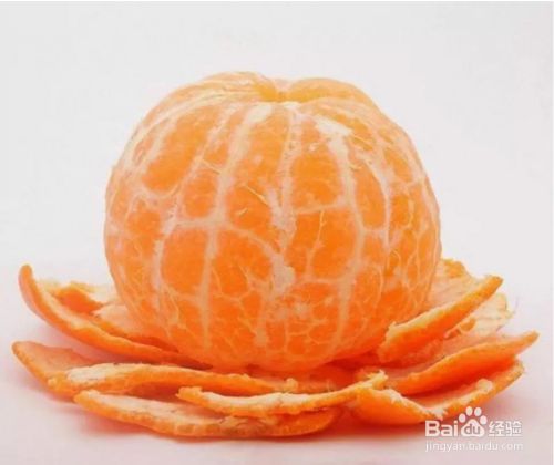 橘子 将橘子去皮后,掰成小块,放入盘中作为拼盘中造型的地面海岛
