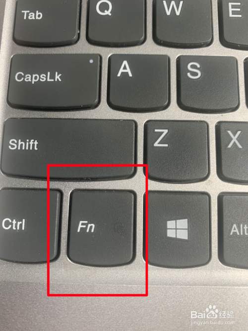 在键盘上找到"fn"键.