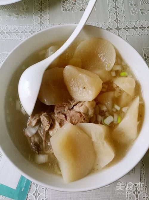 白萝卜筒子骨汤