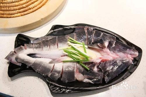 清江鱼是一种非常美味的淡水鱼,它的刺较为少,营养