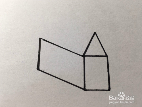 在长方形左侧画一个平行四边形.