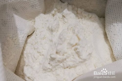 有结块 面粉在袋子里结块了,说明面粉变质已经很严重了.