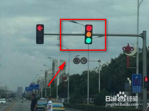 左右转弯怎么看红绿灯?