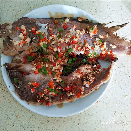 美食/营养 > 荤菜 食材 石斑鱼 1条 小米椒 3个 蒜瓣 5个 菜油 30毫升