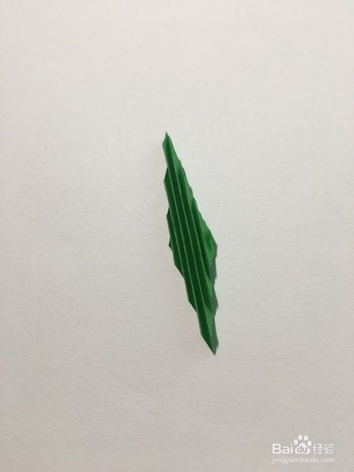 手工折纸:怎样用绿色的纸折出一片叶子?