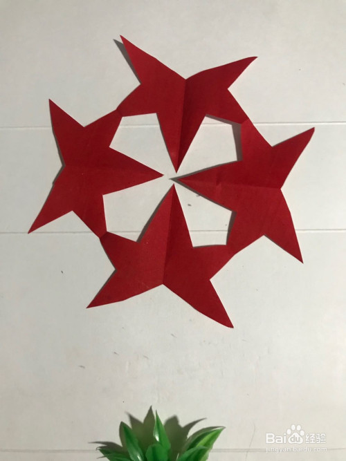 少儿简易手工启蒙剪纸 简单漂亮的四方连续五星花团花剪纸图案 怎样用